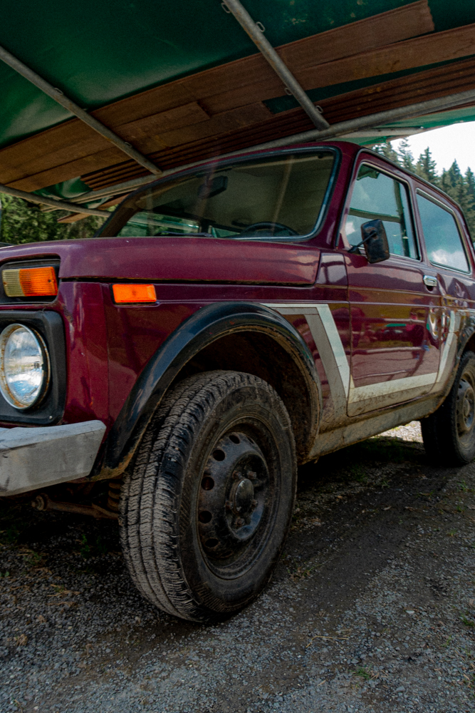 cars, mountains,